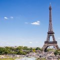 В Париже от туристов начали требовать “пропуск здоровья” для подъема на Эйфелеву башню