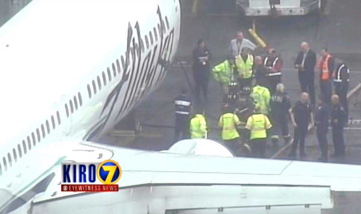 Alaska Airlines Worker Trapped