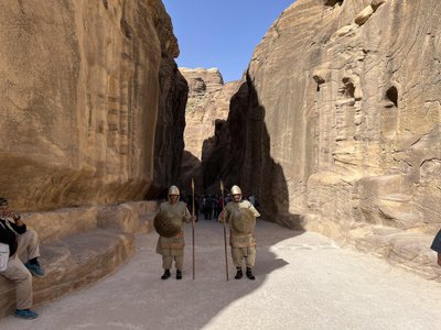 Sissepääsu Petra linna valvavad nabatealaste sõdurid.