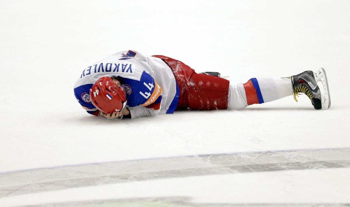 Venemaa hokimees Jegor Jakovlev pärast kokkupõrget USA mängijaga