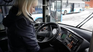 ВИДЕО | Как устроен троллейбус и для чего ему нужен уголь? Девушка-водитель рассказывает об устройстве общественного транспорта