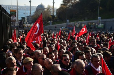 Türgis koguneti pärast terrorirünnakut vägivallavastasele meeleavaldusele