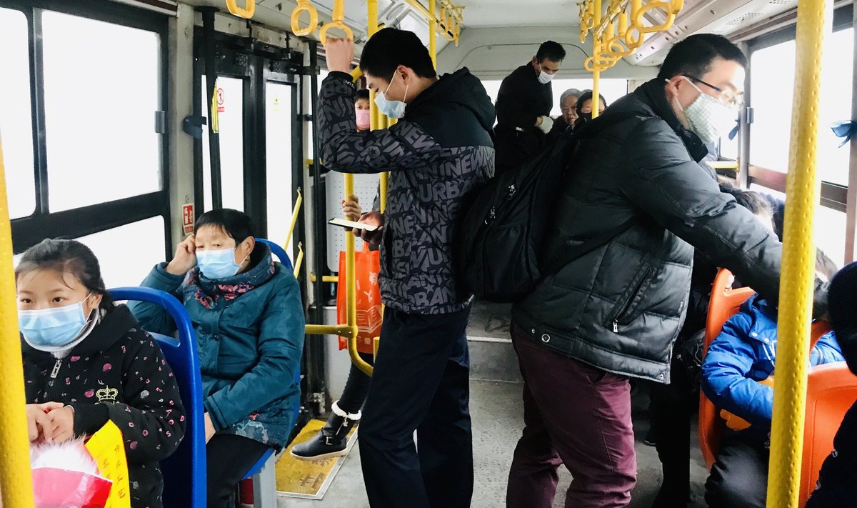 Hiinlased ühistranspordis Hubei provintsis