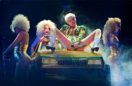 Ropp: Siivutused Miley Cyruse kontserttuuril on pannud hellanärvilisi oigama üle maailma.