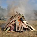 Jaanilõkkes tohib põletada vaid töötlemata puitu, mitte jäätmeid