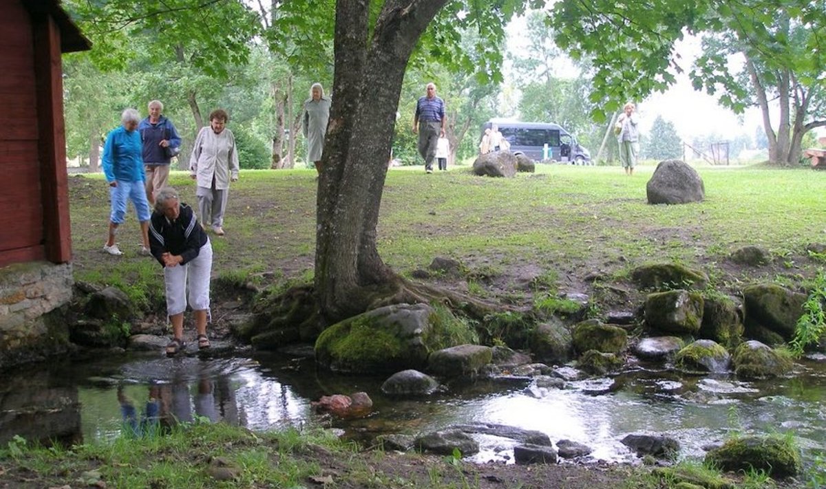 Käru memmeklubi jõudis oma rännul ka Pedja jõe lätetele. Foto: Ilme Säde