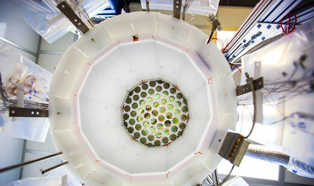 Tumeaine detektori LUX sisemus (Foto: Matthew Kapust/Sanford Underground Research Facility)