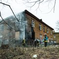 FOTOD: Kopli liinidel põles majas praht ja vana mööbel