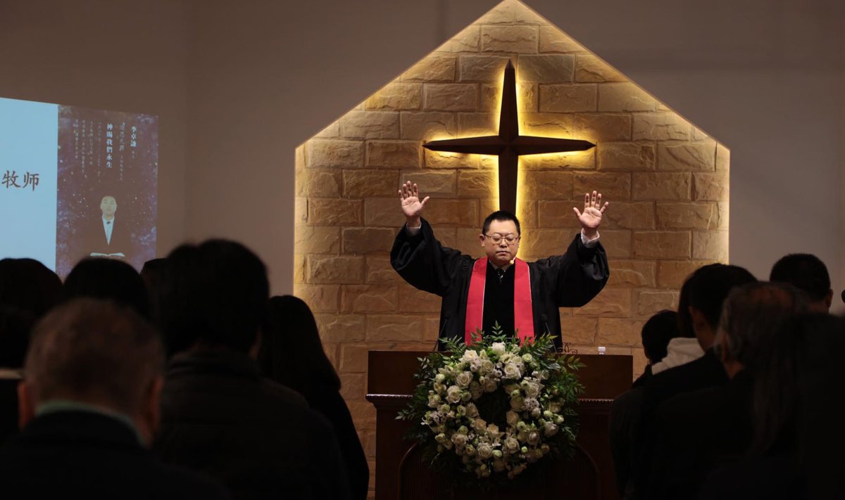 TAGAKIUSATU: Pastor Wang Yi 10miljonilises Chengdu linnas. Laskis end ristida 2005. aastal. Juristiharidusega Wang sai tuntuks inimõiguste kaitsjana. Arreteeriti 2018. aasta detsembris. Kuna vahistatute hulgas oli sada kirikuliiget veel, siis repressioonide alla sattus ilmselt ikkagi kristlasena ja mitte inimõiguslasena. Kuigi üks ei välista teist.