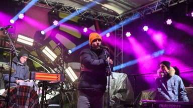 FOTOD | Stefan külma ei karda! Ja ei karda ka publik - Viljandis tuli Tartu kultuuriaastat avama rohkelt rahvast
