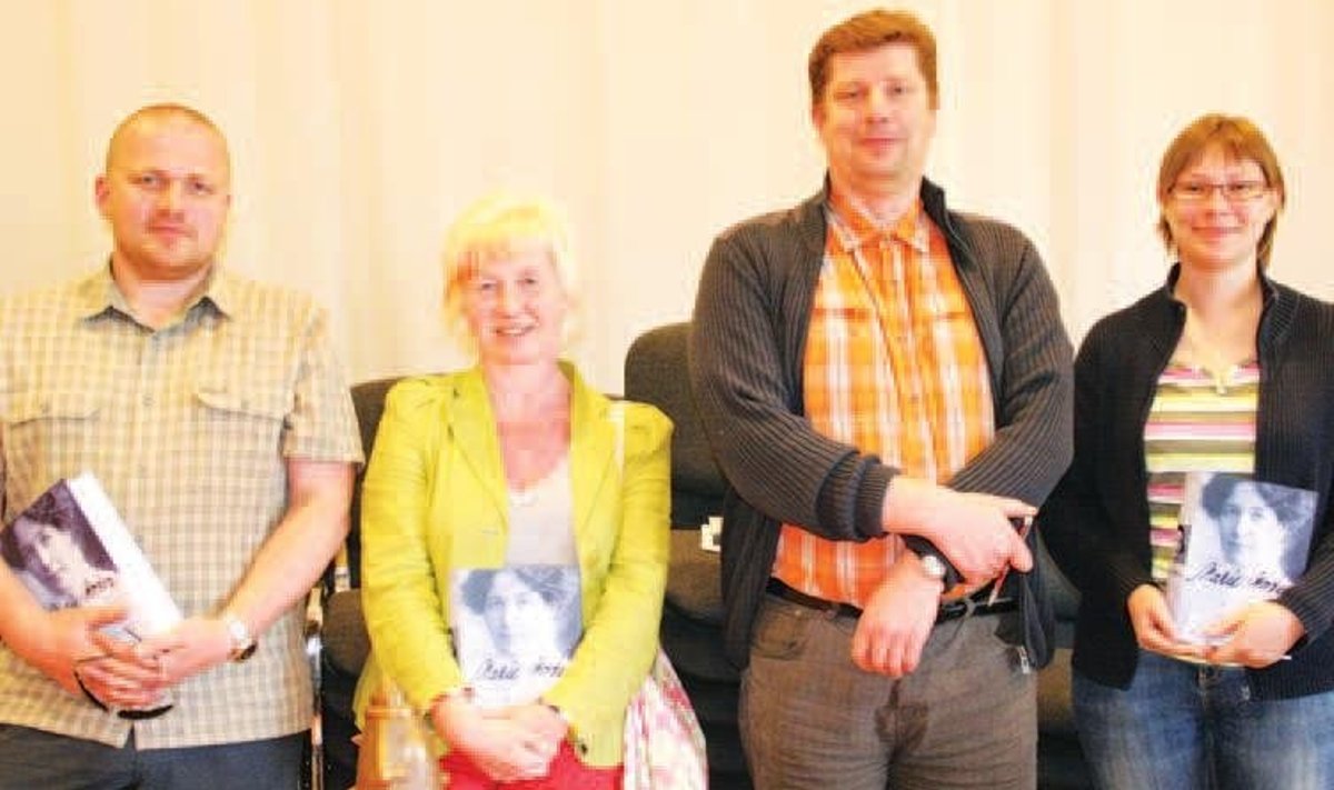 Võistkond Paprika (vasakult): Jaanus Terasmaa, Esta Kullamaa, Hannes Palang ning Anu Printsmann pärast autasustamist. Foto: Kadi Kroon-Laur