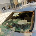 FOTOD: Jääpurikaid täis katuste alla parkinud autoomanikud said ebameeldiva üllatuse