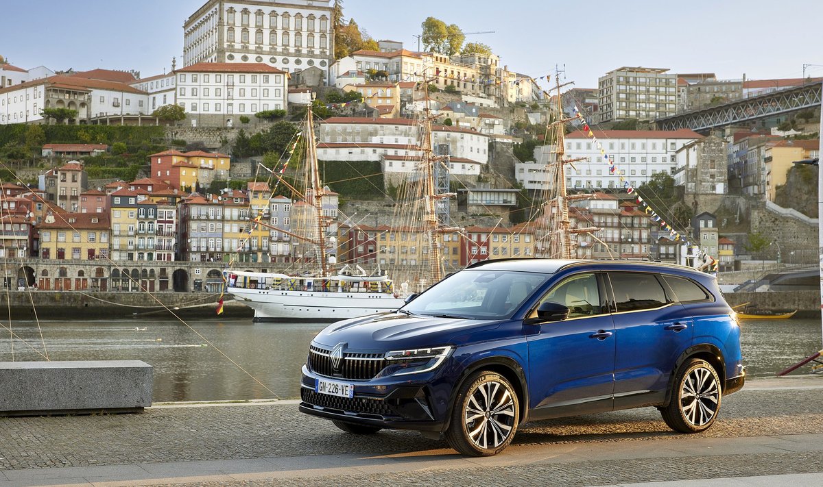 Douro vastaskaldalt paistab Porto vanalinn ja Ribeira kaldapealne.
