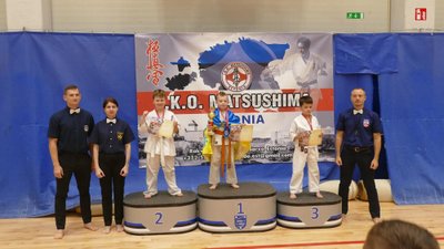 Награждение юных спортсменов на международном турнире по каратэ в Нарве