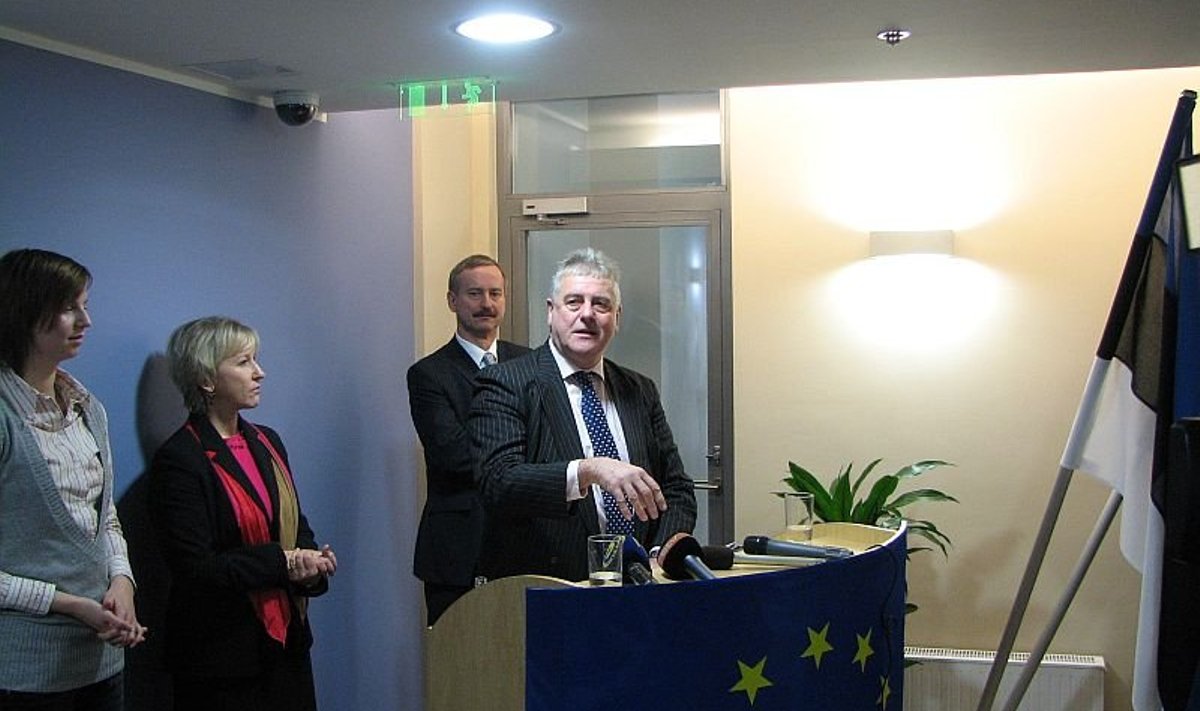 Euroopa Parlamendi kvestor James Nicholson EL-i maja avamisele eelnenud pressikonverentsil.