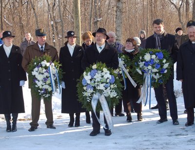 Saue kompanii pidulikule jalutuskäigule järgnes pärgade asetamine Eesti vabaduse eest langenute mälestuskivi jalamile kiriku juures
