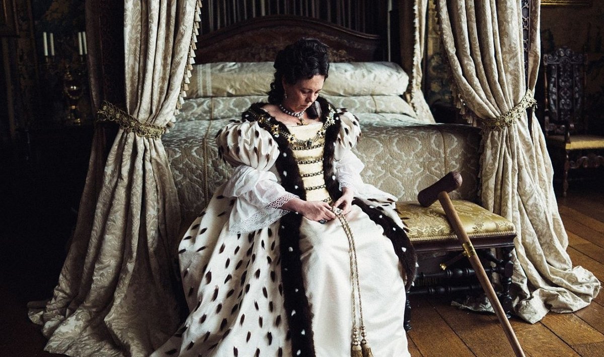 TRAAGILINE FIGUUR: Kuninganna Anne (Olivia Coleman) vajab lähedust, mida kellelgi pole pakkuda.