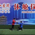 В Китае коллеги по "коронавирусной" больнице решили пожениться. Они отработали вместе два месяца