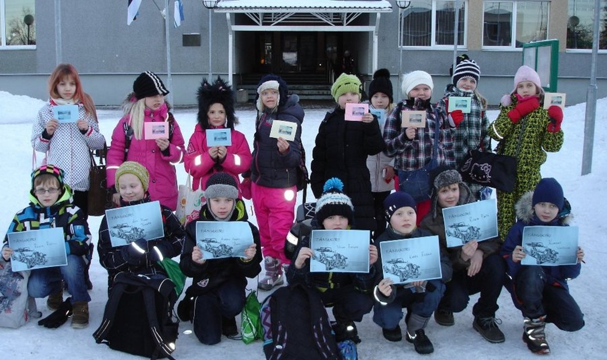 Pildil on kõik joonistusvõistlusel osalenud 2.-4. klasside lapsed. Foto: Saue Gümnaasium