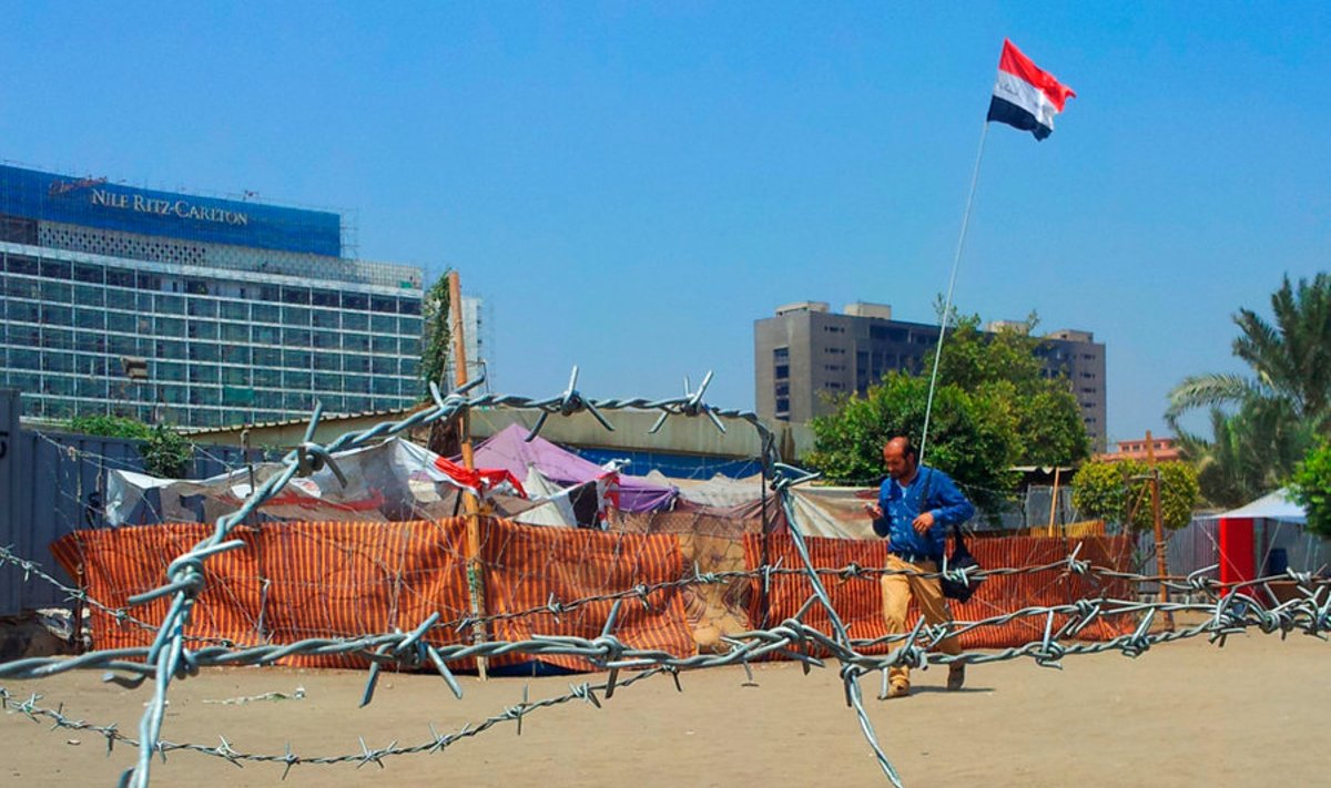 Esimese revolutsiooni sünnikodu: Tahiri väljak Kairo kesklinnas – paik, kus 2011. aastal tõugati võimult stagnantpresident Hosni Mubarak – kannab siiani toonaste sündmuste jälgi. Kuid kuna vägivald ja rahutused kipuvad Egiptusesse naasma, peab nüüdseks juba rääkima järgmise presidendi kukutamisest ja järgmistest verevalamistest.