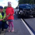 FOTO | Südamlik lugu: avariist ehmatusega pääsenud 6-aastane tüdruk tõi politseile tänutäheks maasikaid