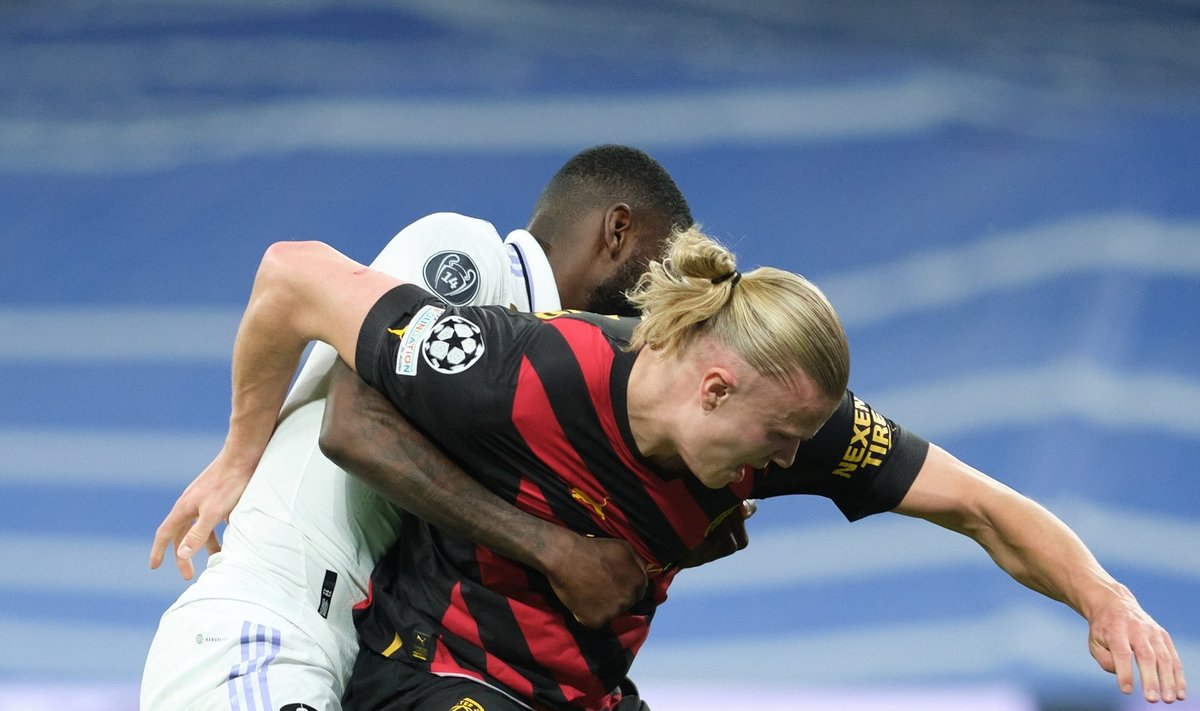 Antonio Rüdiger ja Erling Braut Haaland kahevõitlust pidamas.