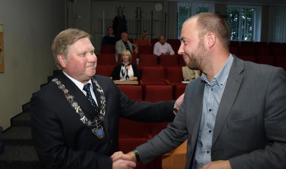 Keila uus linnapea Enno Fels (vasakul) ning lahkunud linnapea Tanel Mõistus (Foto: Keila linnavalitsus)