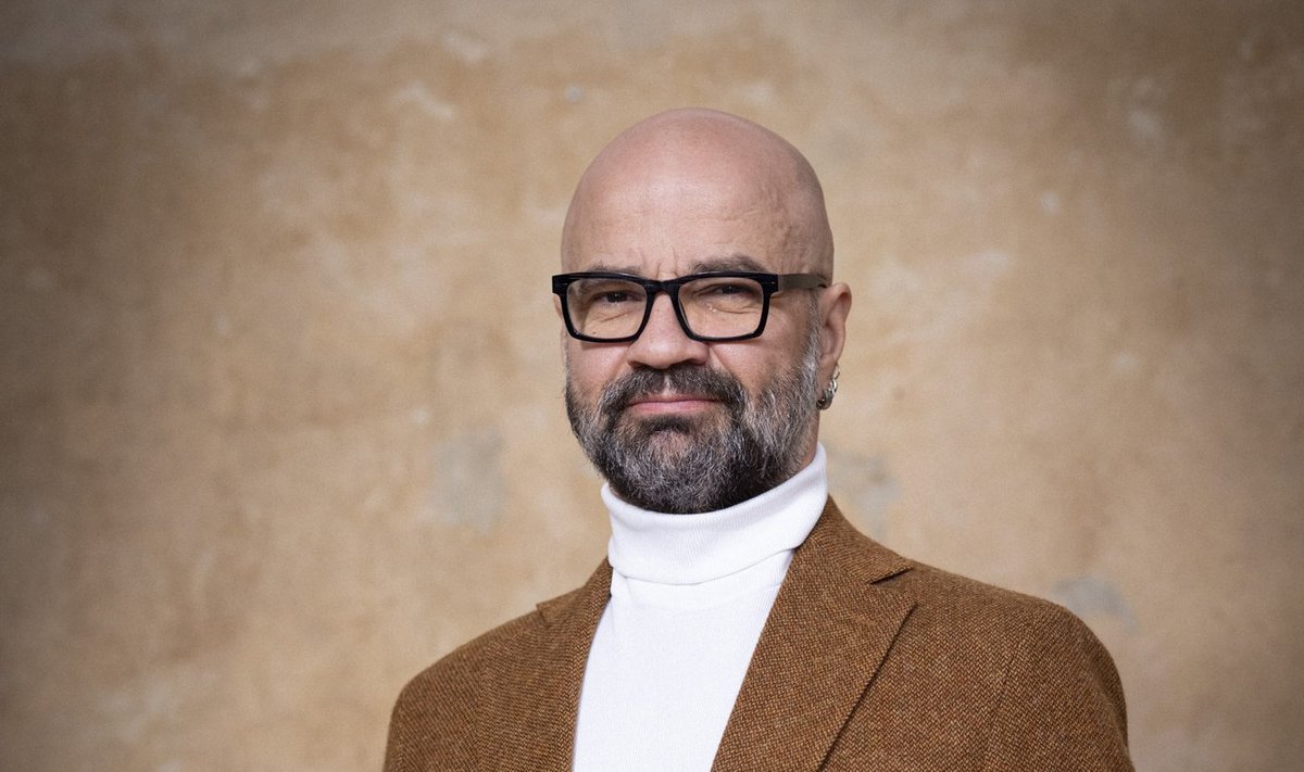 "Üks asi on aluspesu kirehetkel mööda korterit laiali loopida, teine aga kogu aeg nii eladagi," ütleb Mihkel Raud.