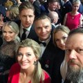 PEOKLÕPS | Eesti kõige vingemad meesmuusikud ja nende kaunid kaasad ühes: Genka, Taukar ja Padar tegid presidendi vastuvõtul ühise selfi!