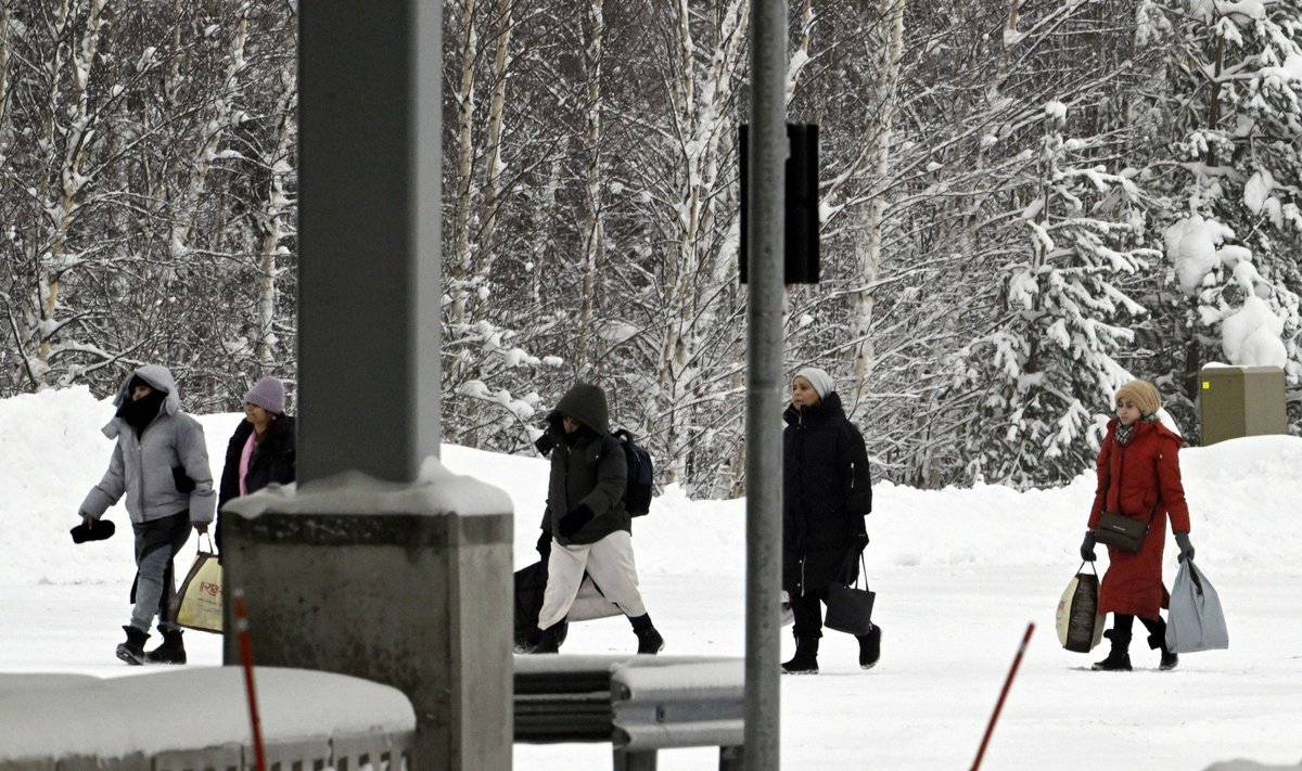 Migrandid saabuvad Vaalimaa piiripunkti Soome ja Venemaa vahel.