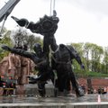 ВИДЕО | В Киеве демонтировали памятник "Дружбы народов". На очереди еще 60 скульптурных композиций