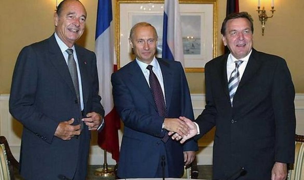 KOHE NÄHA, ET VANAD SÕBRAD: Jacques Chirac, Gerhard Schröder ja pildilt puuduv Silvio Berlusconi lõid Putinile meeldimise ja väikeriikidest mittehoolimise poliitika, mille vilju nüüd maitseme.