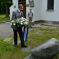 FOTOD: President asetas Riias lilled Kristjan Jaak Petersoni mälestuskivile
