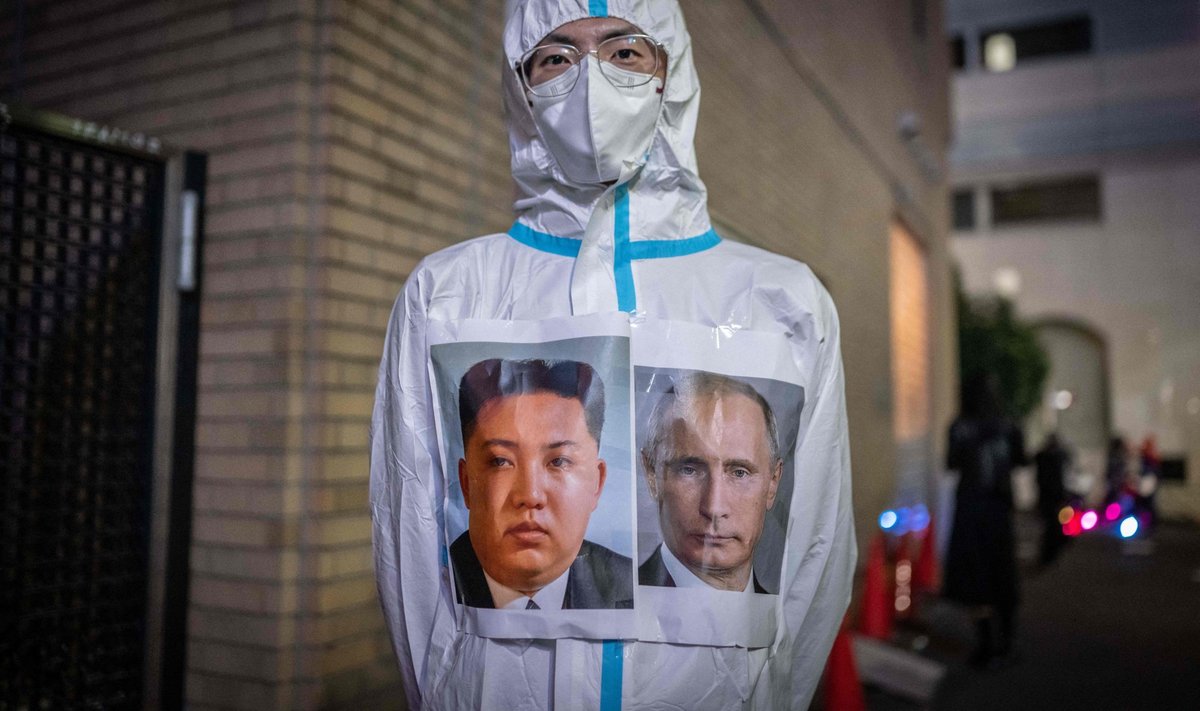 Põhja-Korea pealik Kim ja tema Venemaa ametivend Putin ühe söaka jaapanlase kostüümil