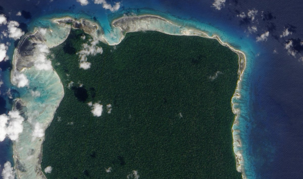 Põhja-Sentinali saar, mida asustav hõim tappis hiljuti ameeriklasest misjonäri. India poolt 1956. aastal kehtestatud Andamanide ja Nicobaride põlisrahvaste kaitse määrusega on keelatud saare külastamine ja lähenemine sellele lähemale kui 5 meremiili. 