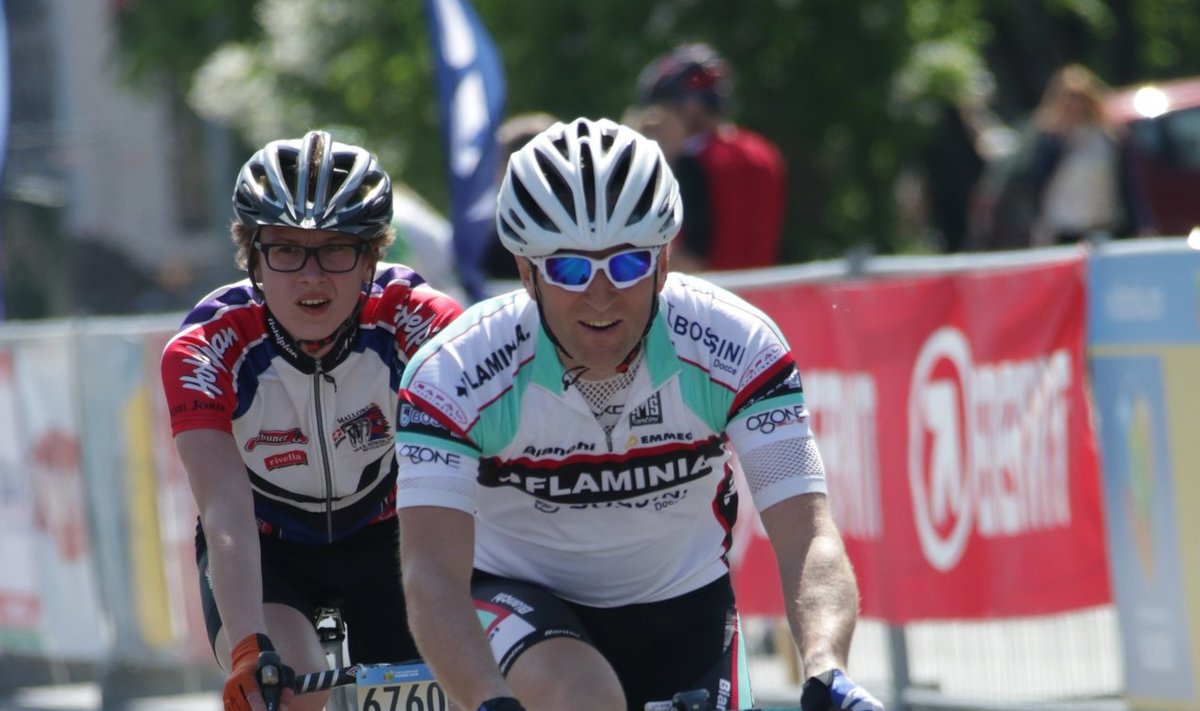 Erik Saar kandis pühapäevasel Tartu rattarallil numbrit 5159 ja jõudis üle 2000 osaleja seas pea esiveerandisse.