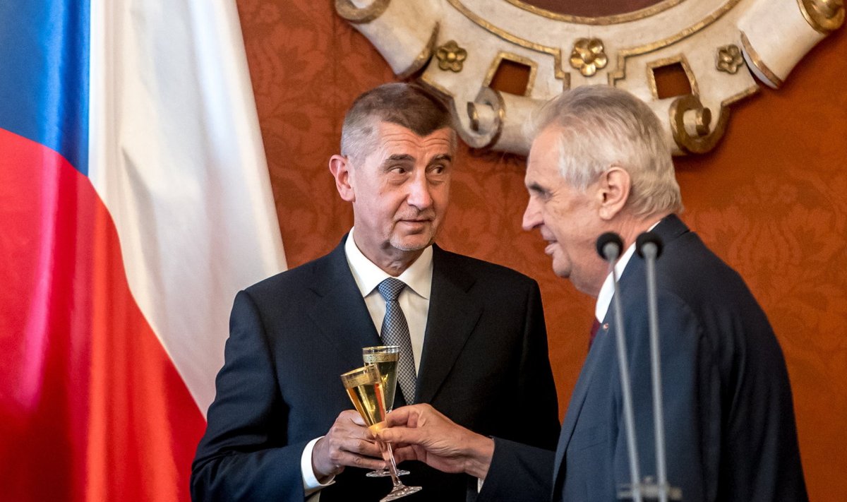 Osa vaatlejate sõnul on peaminister Andrej Babišist saanud venemeelse presidendi Miloš Zeman (paremal) pantvang.