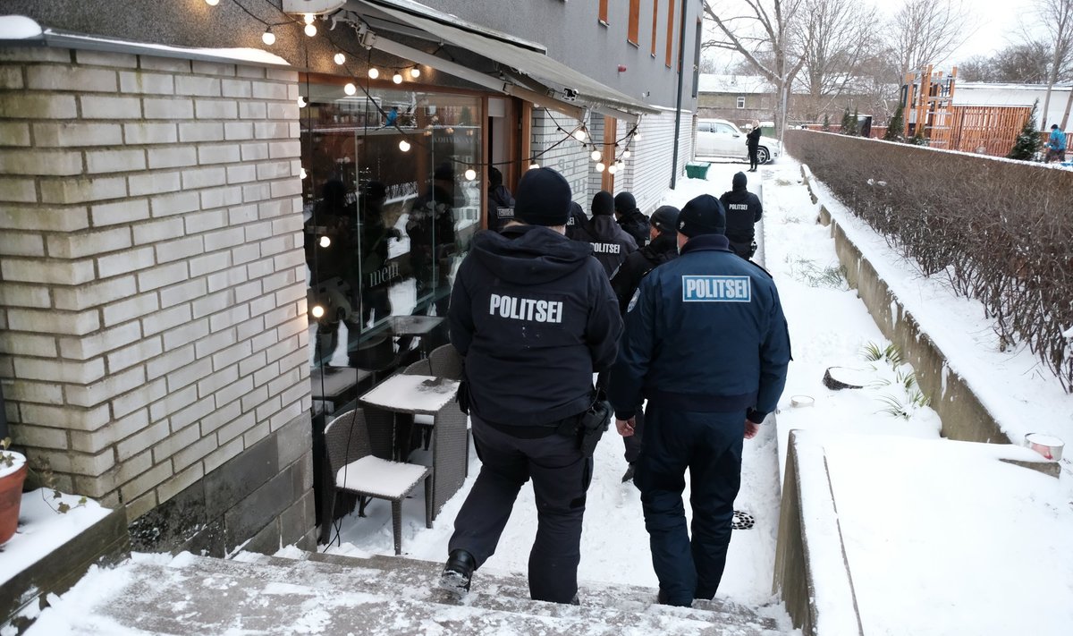 Полиция проверяет кафе МEМ