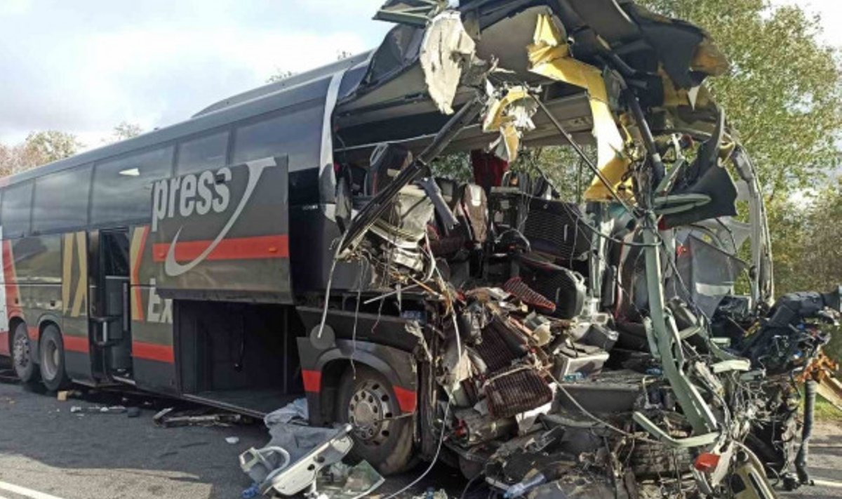 Riiga suundunud Lux Expressi bussiga juhtus Leningradi oblastis liiklusõnnetus.