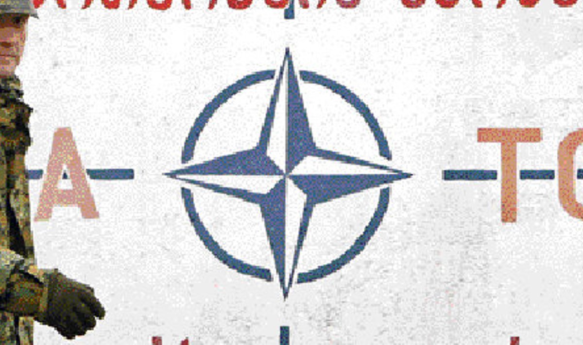 "NATO on turvagarantii," ütleb gruusia- ja ingliskeelne kiri Gruusias väeosa müüril.