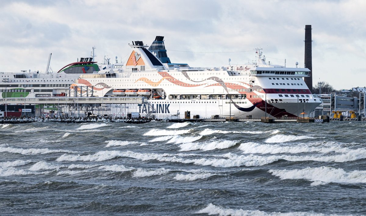 Torm häirib ka laevaliiklust.