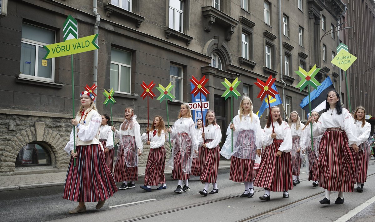 Võrumaa kollektiivid laulupeo rongkäigus