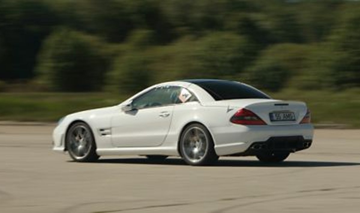 Kiireima auto tiitli võitnud valge Mercedes, foto Sergei Zjuganov