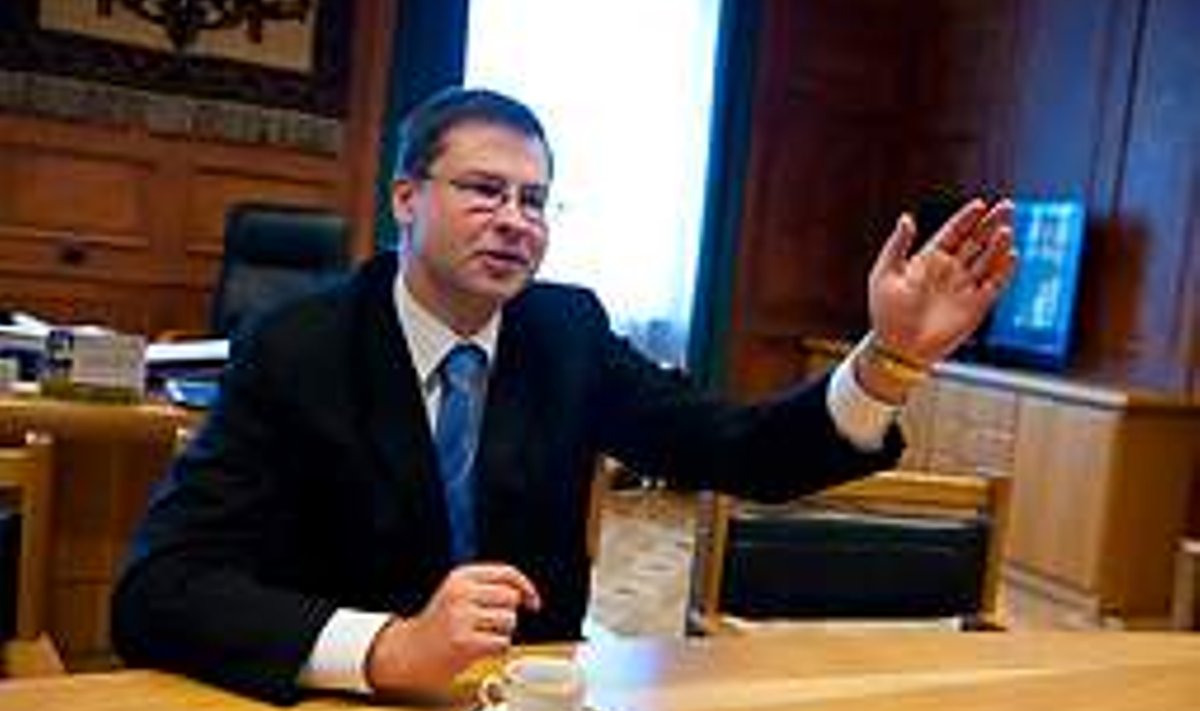 Fiskaalne vikatimees: Nohiku moodi Läti peaminister Valdis Dombrovskis osutus rajumaks kärpijaks kui tema kindlameelselt käituv ametivend Andrus Ansip Eestis. Tiit Blaat