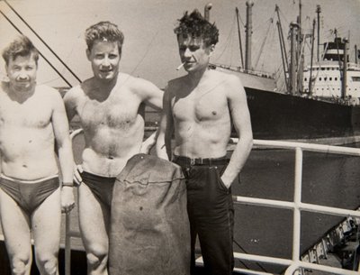 Jüri Kask (paremal) koos teiste meremeestega. 