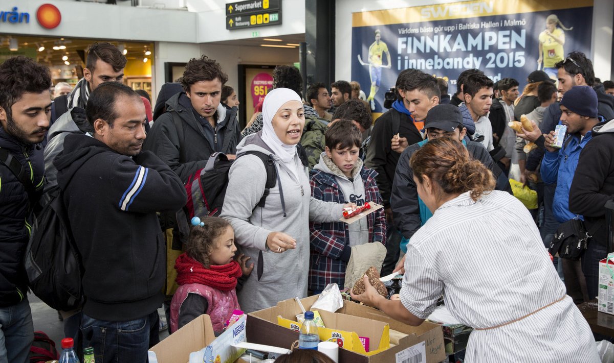 Põgenikud Malmös 2015. aastal pärast Taanist saabumist. 2015. aastal oli pagulaskriisi tipp, mil asüüli palus Rootsis ligi 150 000 inimest. Mullu oli see number ligi 22 000 (allikas AIDA)