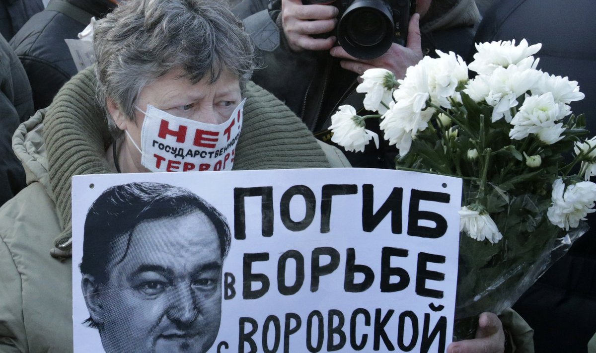 ME EI UNUSTA! Keegi vene naine detsembris 2012 Moskvas toimunud võimudevastasel meeleavaldusel plakatiga, kus Sergei Magnitski foto kõrval seisab kiri: „Hukkus võitluses vargasüsteemiga.“