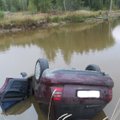 Prokuratuur: järvetragöödias hukkunud 17-aastane neiu oli autot juhtinud mehe elukaaslane, nende laps on vanaema hoole all