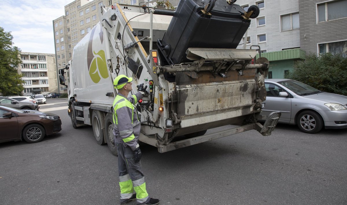 Jäätmeveo eripära on see, et turg toimib läbi hangete, ehk hanke võitja saab mingisuguse veopiirkonna pihku ja siis teised seal jupp aega vedada ei saa. 