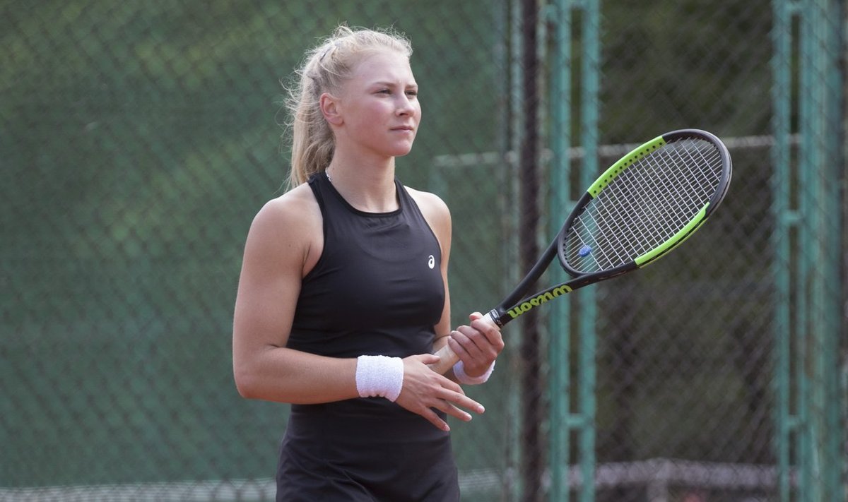 Sofia Tšeklistova harjutab kevadest saati Kaia Kanepi endise treeneri Silver Karjuse juhendamisel.